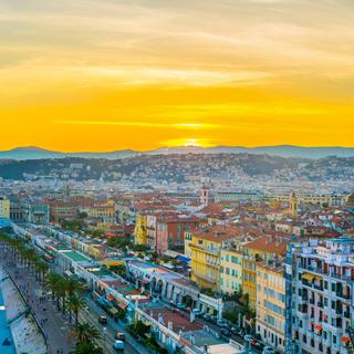 A cidade de Nice está a sofrer os efeitos das ondas de calor marítimas. © dudlajzov, Adobe Stock