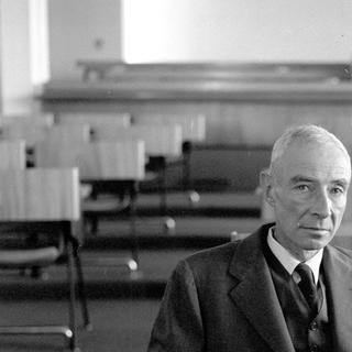 Robert Oppenheimer lors d'une interview au Cern en 1962. © CERN PhotoLab