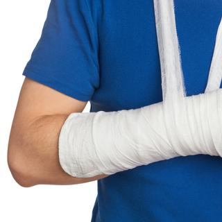 Parfois, les blessures sont trop graves pour que l’os se répare tout seul, mais avec l&#39;aide des cellules souches…&amp;nbsp;© ILYA AKINSHIN, Fotolia