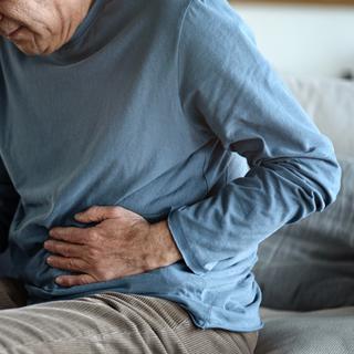 Aux urgences, l'homme de 62 ans a déclaré aux médecins ne plus pouvoir manger, ni pouvoir aller à la selle.&nbsp;©&nbsp;sebra, Adobe Stock