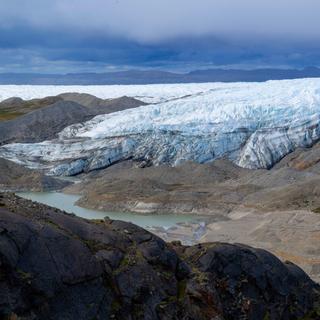 Pesquisadores da Universidade do Colorado (Estados Unidos) descobriram que micróbios no permafrost podem liberar ainda mais carbono preso do que sugeriam trabalhos anteriores. © Nikpal, iStock