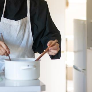 Em vez do Teflon, você pode optar pelo cobre, aço inoxidável, ferro fundido ou mesmo ferro. © Metro Hopper, Adobe Stock