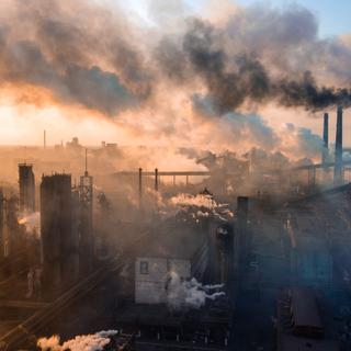 Une enquête publiée par le journal anglais The Guardian révèle que la quasi-totalité des Européens respirent un air pollué. © Andriej Trubitzyn, Adobe Stock