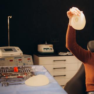 Uma prótese mamária também pode salvar sua vida. © Romano, Adobe Stock