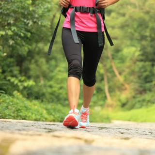 Caminhada, um esporte completo e atraumático. Como praticar? ©lzf, Adobe Stock