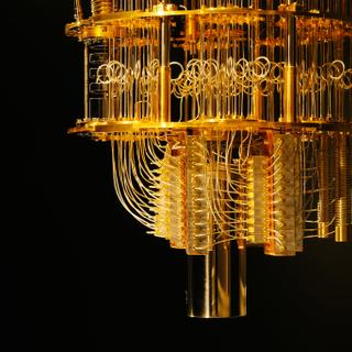 Les qubits supraconducteurs sont les plus connus car ils sont très prometteurs pour fabriquer un futur ordinateur quantique, mais leur fabrication reste délicate à grande échelle. © IBM