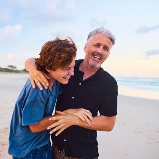 Parents : adoptez ces 5 réflexes simples pour garder un lien fort avec vos enfants. © Pixedeluxe, iStock