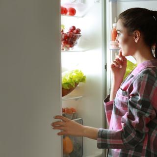 Comer muitos laticínios à noite, especialmente queijo, pode arruinar seu sono. © África Studio, Adobe Stock