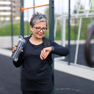 O uso de um relógio conectado facilita o retorno ao esporte e a adesão a um programa de atividade física. © Andrii Zastrozhnov, Adobe Stock