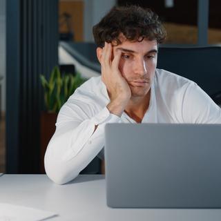 Un employé travailleur et sur qui on peut compter n’est pas forcément un employé qui va bien. ©&nbsp;Yuliia, Adobe Stock