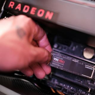 Les sites Web peuvent vous espionner à travers l’activité de votre SSD. © Samsung Memory,&nbsp;Unsplash