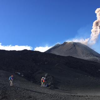 Émission de cendres du cratère Sud-Est. ©&nbsp;Nikola Rogic,&nbsp;imaggeo.egu.eu