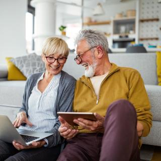 O uso da Internet previne o risco de demência em pessoas idosas? © NDABCRIATIVIDADE, Adobe Stock