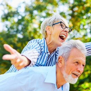 Un simple geste pourrait suffire à raviver ce que l’âge éteint, affirment les chercheurs. © Paperkites, iStock