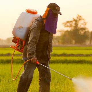 Os agricultores estão conscientes dos perigos dos pesticidas e alertam sobre a sua utilização nos seus campos. © PiggingFoto, Shutterstock