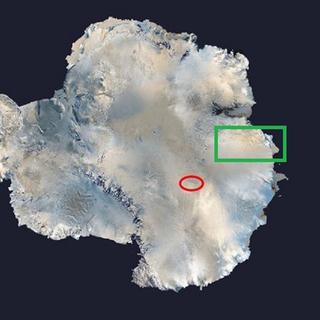 L’ellipse rouge situe la position du lac Vostok, 4.000 mètres sous la glace. Un autre lac et un réseau de canyons taillés dans le socle rocheux existerait plus près de la côte, à l’est (dans la direction de l’Australie), quelque part dans le rectangle vert. © Nasa, Futura-Sciences