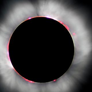 Une vue de l'éclipse totale de Soleil survenue en 1999. L'atmosphère du Soleil est bien visible sur cette photo, ainsi que les protubérances solaires. © Luc Viatour, CC&nbsp;by-sa 3.0, Wikipédia