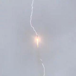 Phénomène météo extraordinaire : l'éclair superbolt, une explosion qui ...