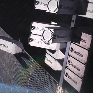 O data center da Starcloud será composto por módulos alimentados por uma usina de energia solar. © Starcloud