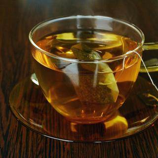 Pesquisadores da Universidade McGill (Canadá) analisaram a água em que foram infundidos saquinhos plásticos de chá. Eles estavam repletos de partículas de plástico. © congerdesign, licença Pixabay