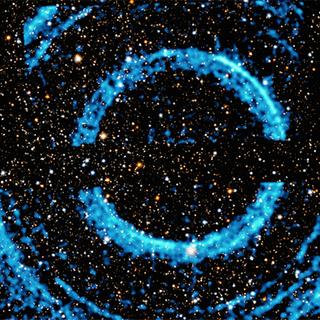  Nasa&nbsp;/ CXC / U. Wisc-Madison / S. Heinz et coll.; Visible / IR : Pan-Starrs