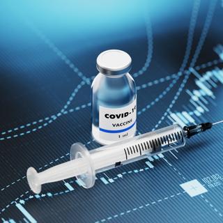 La troisième dose de vaccin anti-Covid permet de renforcer la protection contre les formes graves de la maladie. © MicroStockHub, Getty Images
