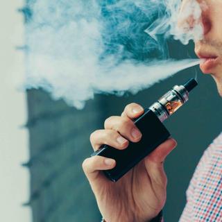Vaping não é seguro para a saúde respiratória. © fotofabrika, Adobe Stock