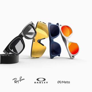 Les prochaines lunettes intelligentes de Meta, à gauche, disposent d’un affichage du côté droit. © Meta