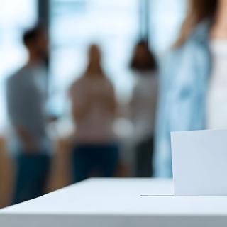 Les abstentionnistes pourraient avoir un risque de mortalité augmenté de plus de 50&nbsp;%, vient de révéler une équipe de chercheurs finlandais. © DodolansStudio, Adobe Stock (image générée à l’aide de l’IA)&nbsp;