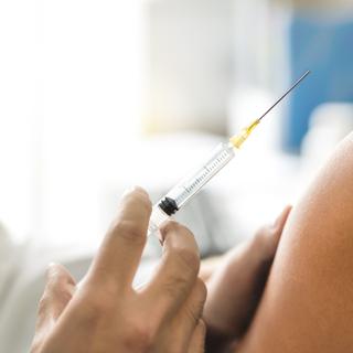 Contre Omicron, la dose de rappel suffira-t-elle ? © terovesalainen, Adobe Stock