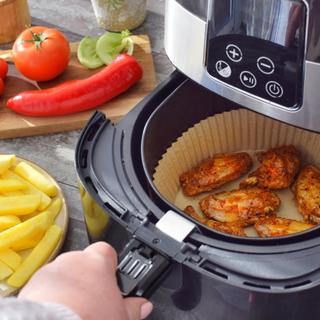 Les airfryers XXL permettent de préparer des repas généreux plus rapidement tout en limitant l’ajout de matières grasses au quotidien. © Natalia, Adobe Stock