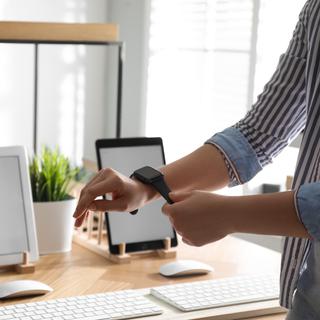 Utiliser un clavier avec un iPad améliore grandement le confort d'utilisation, que ce soit pour écrire, naviguer ou travailler ©&nbsp;New Africa, Adobe Stock