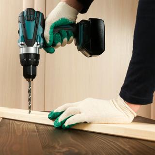 Les perceuses-visseuses sans fil des outils de bricolage indispensables&nbsp;© Петр Смагин, Adobe Stock