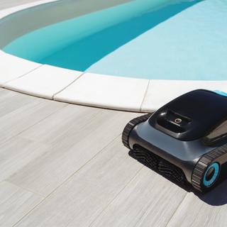 Les robots de piscines sont indispensables pour un entretien régulier de votre bassin&nbsp;© Arsenii, Adobe Stock
