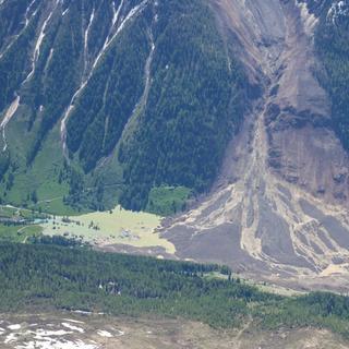 Le village de Blatten en Suisse a été totalement enseveli sous une gigantesque avalanche de boue, de roches et de glace. © Attribution-Swisstopo, Wikimedia Commons
