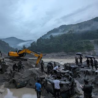 Le débordement d'un lac glaciaire en Inde, dans l'Himalaya, a causé d'importantes destructions et de très nombreux disparus. © Ministère indien de la Défense