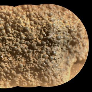 Detalhe das esférulas da Baía de St. Pauls. © NASA, JPL-Caltech, LANL, Cnes, IRAP