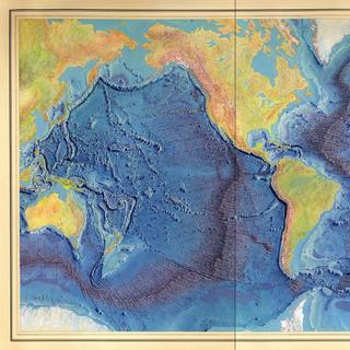 Mapeamento do fundo do oceano realizado por Marie Tharp, Bruce Heezen e Heinrich Berann em 1977. © Berann, Heezen, Tharp, Biblioteca do Congresso