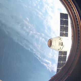 ISS : l&#39;arrimage de la capsule Dragon en time-lapse