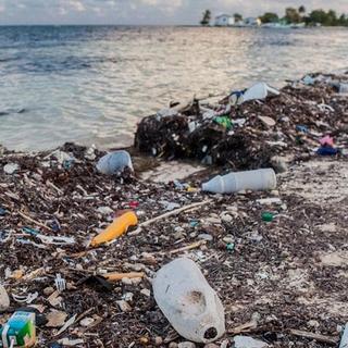 O oceano em perigo devido à exploração humana e à poluição