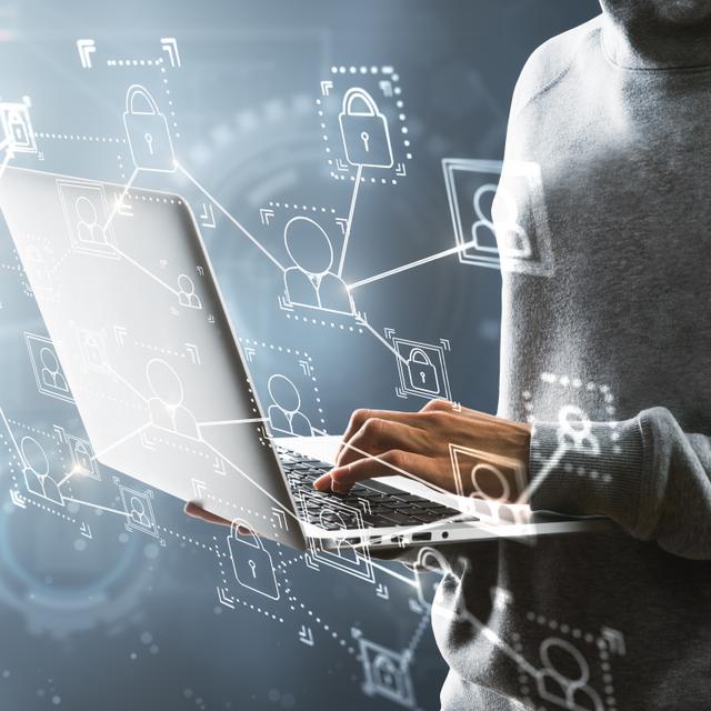 Le hacker éthique est un professionnel de la cybersécurité, son rôle est d&#39;assurer la protection des systèmes informatiques. © Peshkov, Adobe Stock