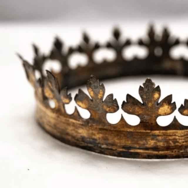 Voici le fabuleux trésor royal perdu depuis la Seconde Guerre mondiale qui a été retrouvé dans une cathédrale