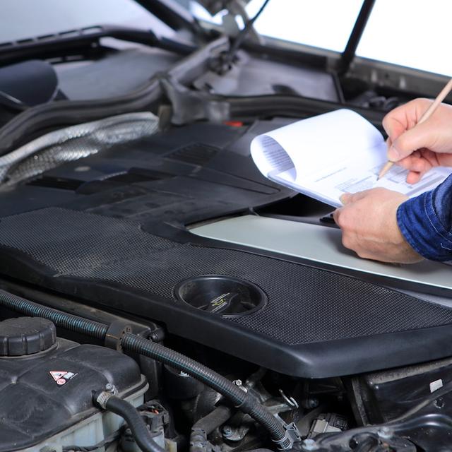 Le contrôle technique permet notamment de veiller au respect des normes antipollution. © qphotomania, Fotolia