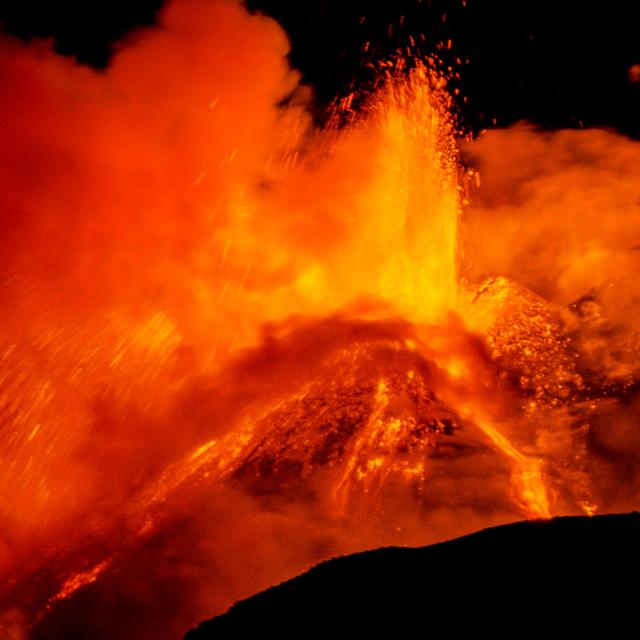 L'éruption de l'Etna durant la nuit du 18 janvier 2021. © Massimo Lo Giudice