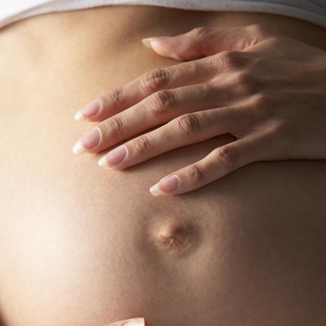 C’est avant la grossesse qu’il est conseillé de faire un régime amaigrissant, pour éviter que le fœtus ne pâtisse du surpoids de sa mère. © Phovoir