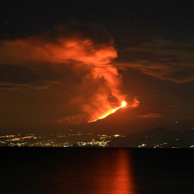 Éruption de l'Etna le 13 janvier 2011. © Cirimbillo, CC by-sa 3.0