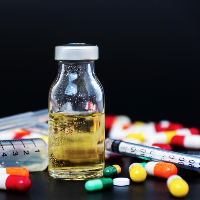 Grâce à des essais cliniques, le technicien d’études cliniques cherche et met sur le marché de nouveaux traitements. © arthit, Fotolia.