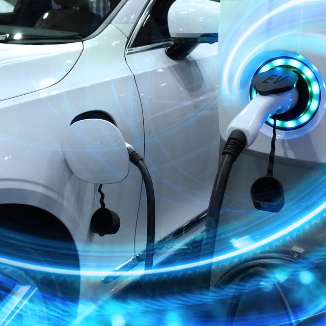La recharge des véhicules électriques est l’un des principaux problèmes de ce type de véhicule : réseau de bornes de recharge, temps de chargement, etc. ©&amp;nbsp;Buffaloboy, Adobe Stock