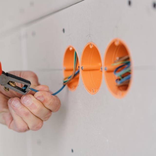 L'installation de l'électricité encastrée requiert des notions de base. © contrastwerksatt, Fotolia