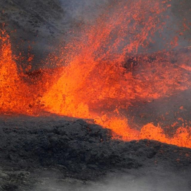 Éruption volcanique au Piton de la Fournaise à La Réunion, le 2 avril 2020. © Richard Bouhet, AFP, Archives